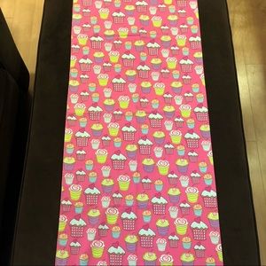 NEW Cupcakes Table Runner
